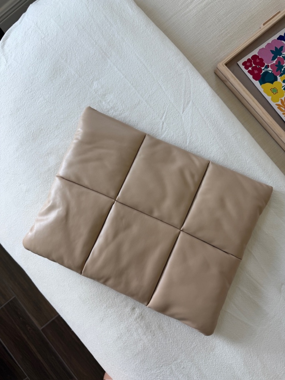 CREAM MAGNETIC LAPTOP CASE 16” - Picture 2 of 3